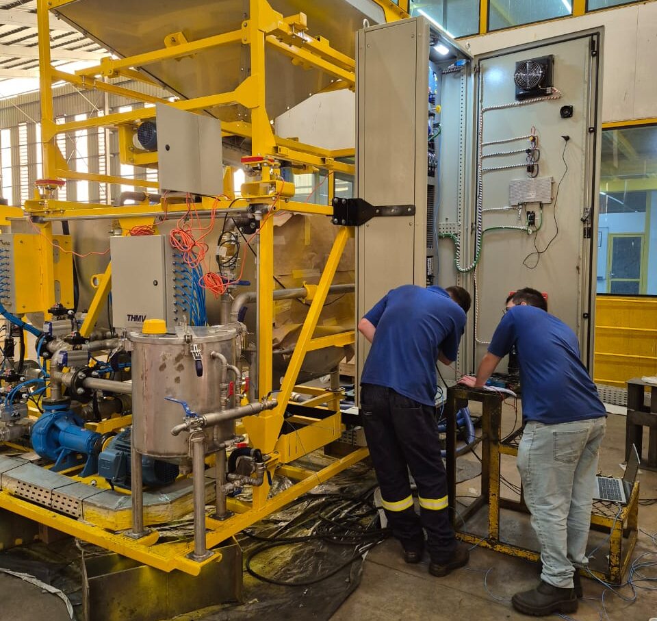 módulo de dosagem em malha fechada com válvulas, bombas e medidores